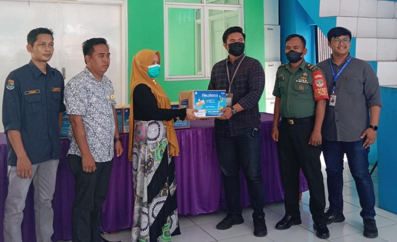 Kompas dan Universitas Multimedia Nusantara Donasi Buku ke Desa Curug Sangereng Banten