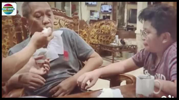 Tukul Arwana Kini Sudah Bisa Diajak Berjalan-jalan ke Luar Rumah