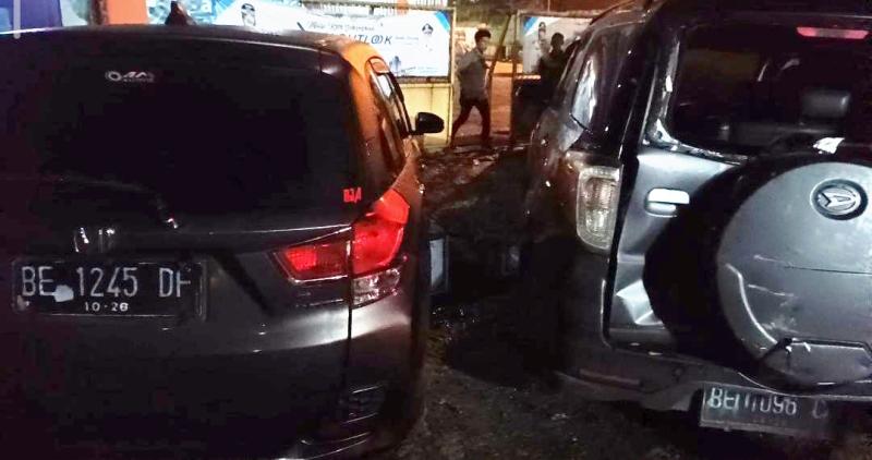 Kronologi-truk-bermuatan-sagu-hantam-empat-mobil.jpg