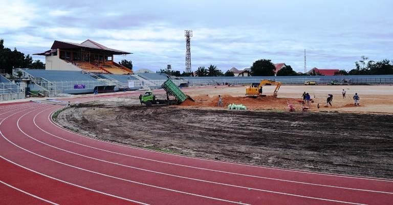 Lapangan-Stadion-Sumpah-Pemuda-sedang-disiapkan-untuk-ditanami-rumput.jpg