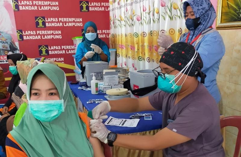 Lapas-Perempuan-kelas-II-A-Bandar-Lampung-melakukan-vaksinasi-276-warga-binaan.jpg