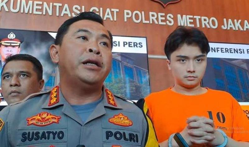 Leon-Dozan-ditangkap-polisi-di-rumahnya-di-Tangerang-Selatan.jpg