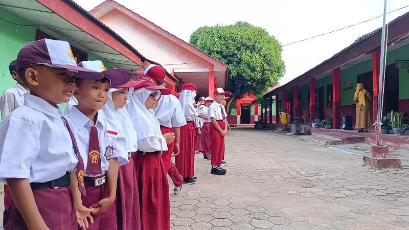 Lima-siswa-baru-di-SDN-1-Gedong-Meneng.jpg