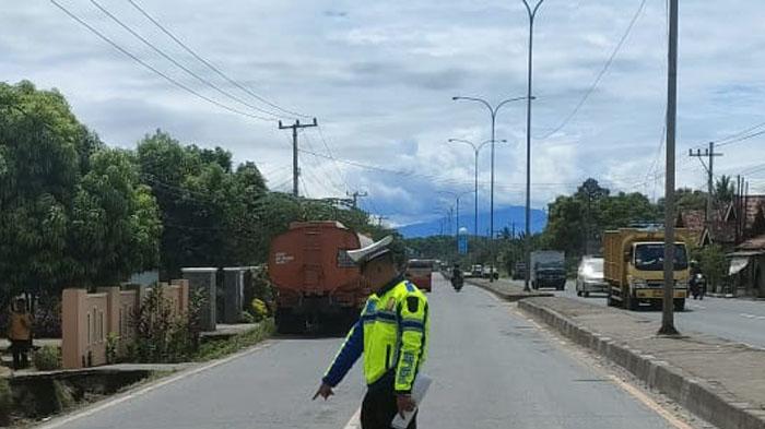 Lokasi-kecelakaan-PNS-tewas-tertabrak-truk-tangki-di-Jalinsum-Lampung-Selatan.jpg
