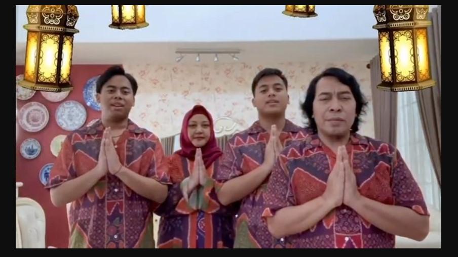 Lucunya-Ucapan-Lebaran-Komeng-dan-Keluarga-Sikap-Istri-Disorot.jpg