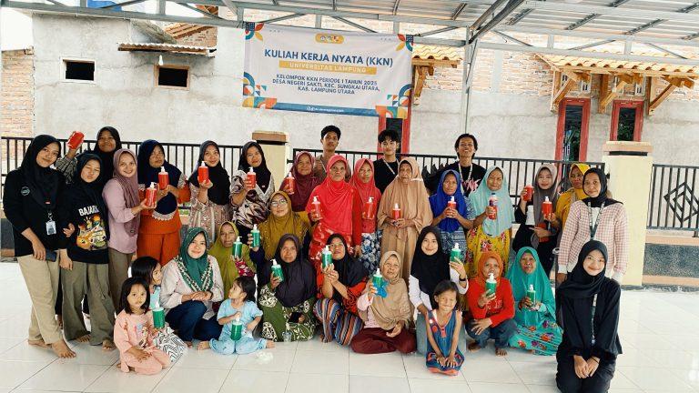 Mahasiswa-KKN-Unila-ajari-warga-membuat-sabun-cuci-piring-3.jpg