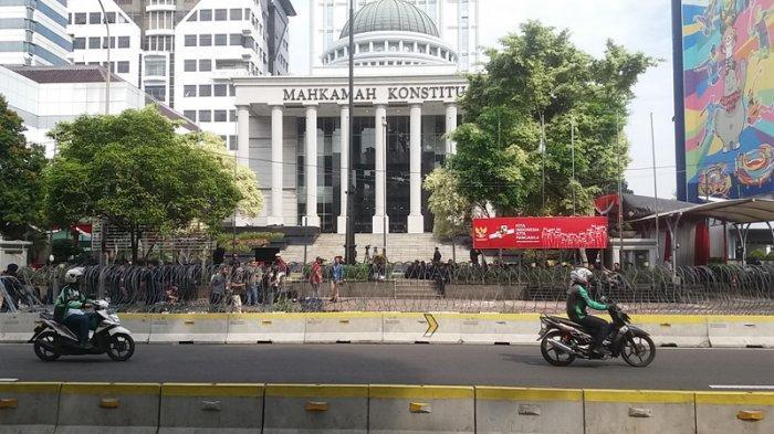 Mahkamah-Konstitusi-mulai-menggelar-sidang-gugatan-Pileg-2024.jpg