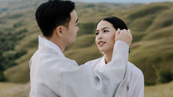 Maudy-Ayunda-dan-sang-suami-Jesse-Choi.jpg