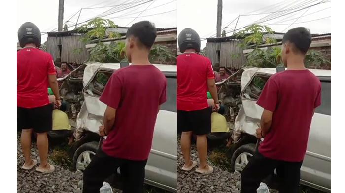 Minibus-kecelakaan-tertabrak-kereta-api-penumpang-di-Lampung-Selatan.jpg