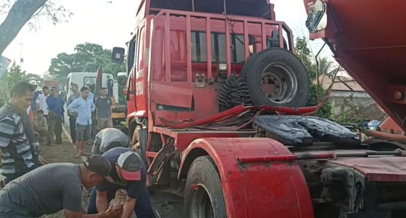 Mobil-truk-tangki-Pertamina-kecelakaan-di-Jalinsum-Lampung-Selatan.jpg