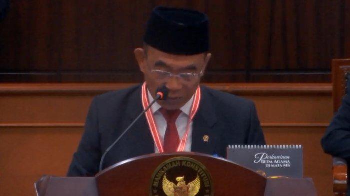 Muhadjir-Effendy-Menko-PMK-sebut-Jokowi-kunker-dan-bagi-bansos-karena-lokasi-itu-banyak-proyek.jpg