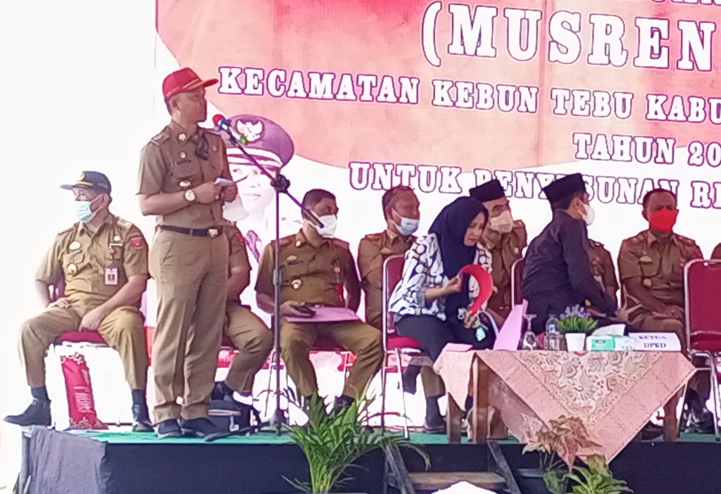 Alat Berat Tak Kunjung Tiba di Lokasi Longsor Lampung Barat, Bupati Buka Suara