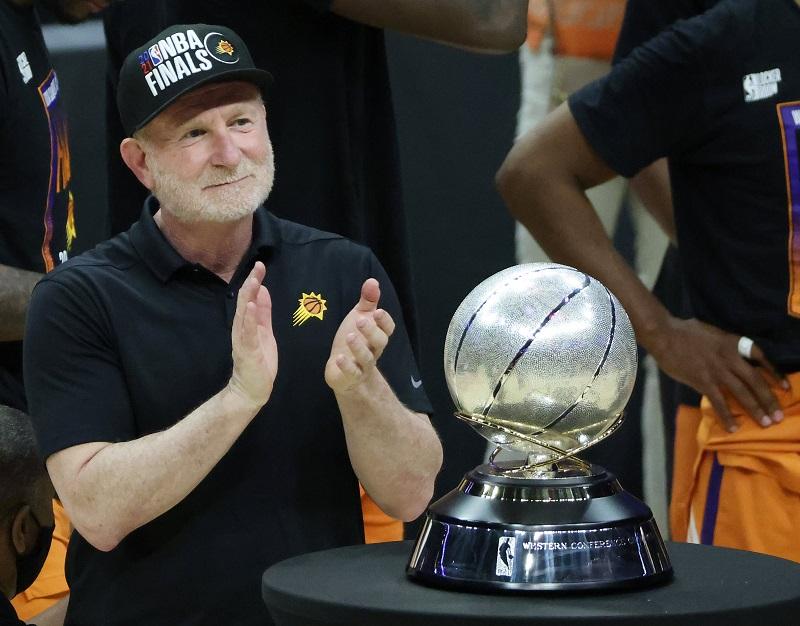 NBA-SkorsingPemilik-Phoenix-Suns-Robert-Sarver-1-Tahun-dan-Denda-Rp-149-Miliar-Atas-Tindakan-Rasis.jpg