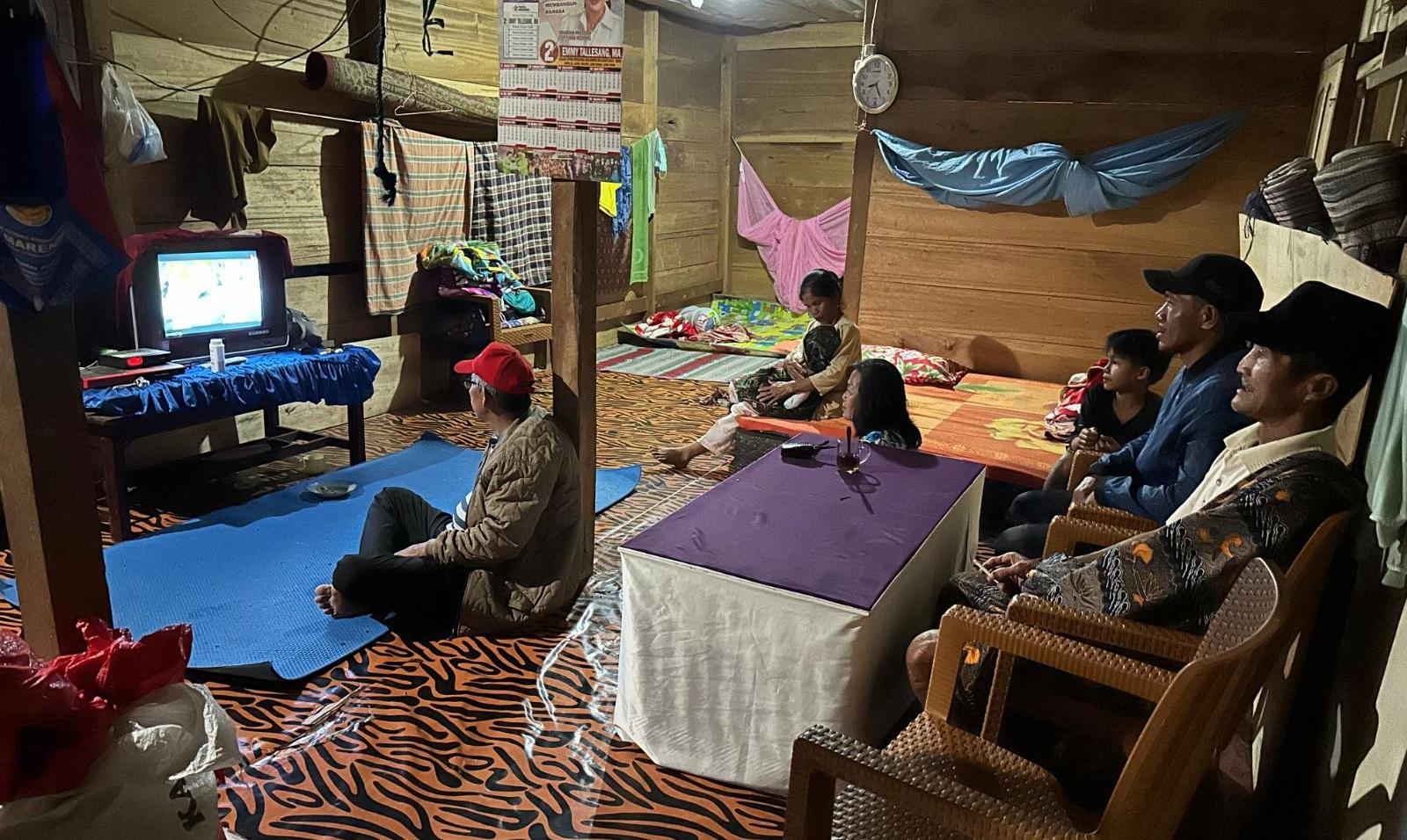 Laksanakan RUPS, PLN Catatkan Kinerja Positif dengan Pendapatan Tembus 545 Triliun! - NIKMATI-LISTRIK-24-JAM-Masyarakat-di-Desa-Ilan-Batu-Uru1.jpg