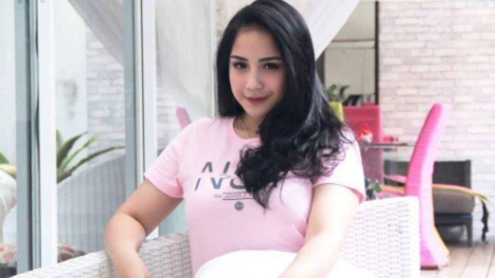 Nagita Slavina Tepergok Lepas Cincin Kawin dari Raffi Ahmad