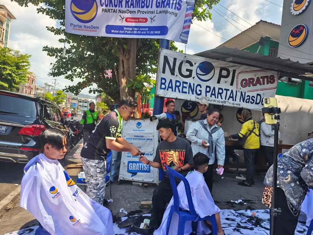 NasDem Lampung Gelar Cukur Rambut Gratis Tiap Jumat - Tribunlampung.co.id