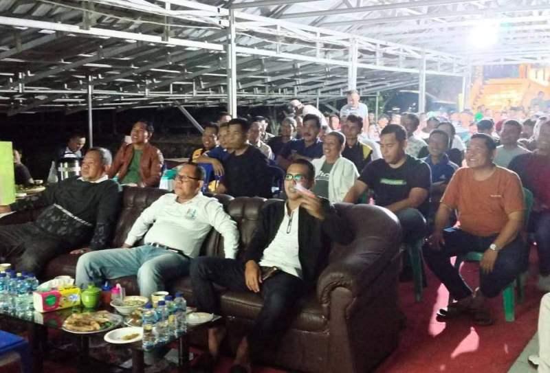 Nobar-Piala-Dunia-2022-bersama-warga-jagoan-Pj-Bupati-Mesuji-Lampung-kalah-adu-pinalti.jpg