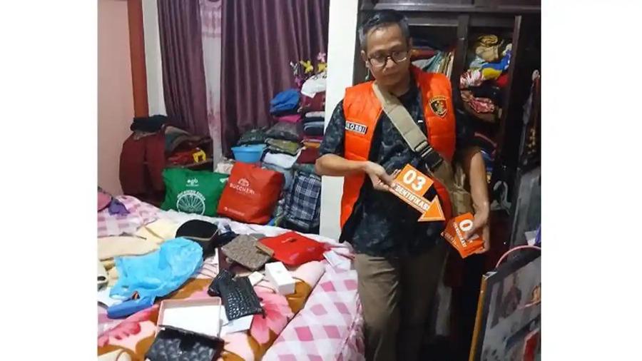 OLAH-TKP-Pihak-kepolisian-melakukan-olah-TKP.jpg