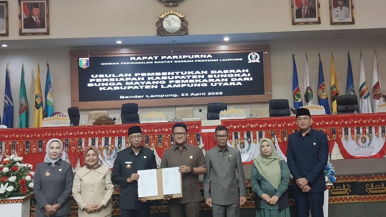 PARIPURNA-DPRD-Lampung-bersama.jpg