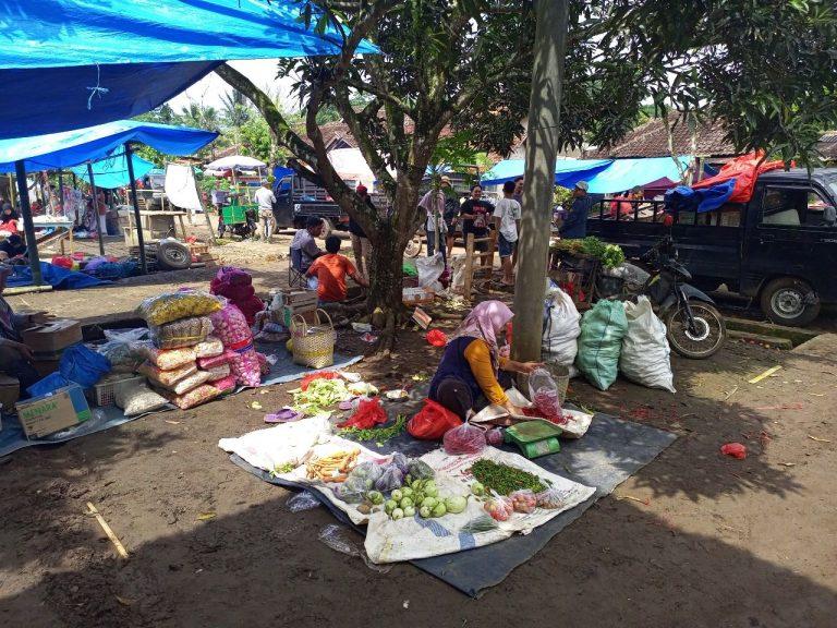 Mahasiswa KKN dan Kebangkitan Pasar Priangan Baru