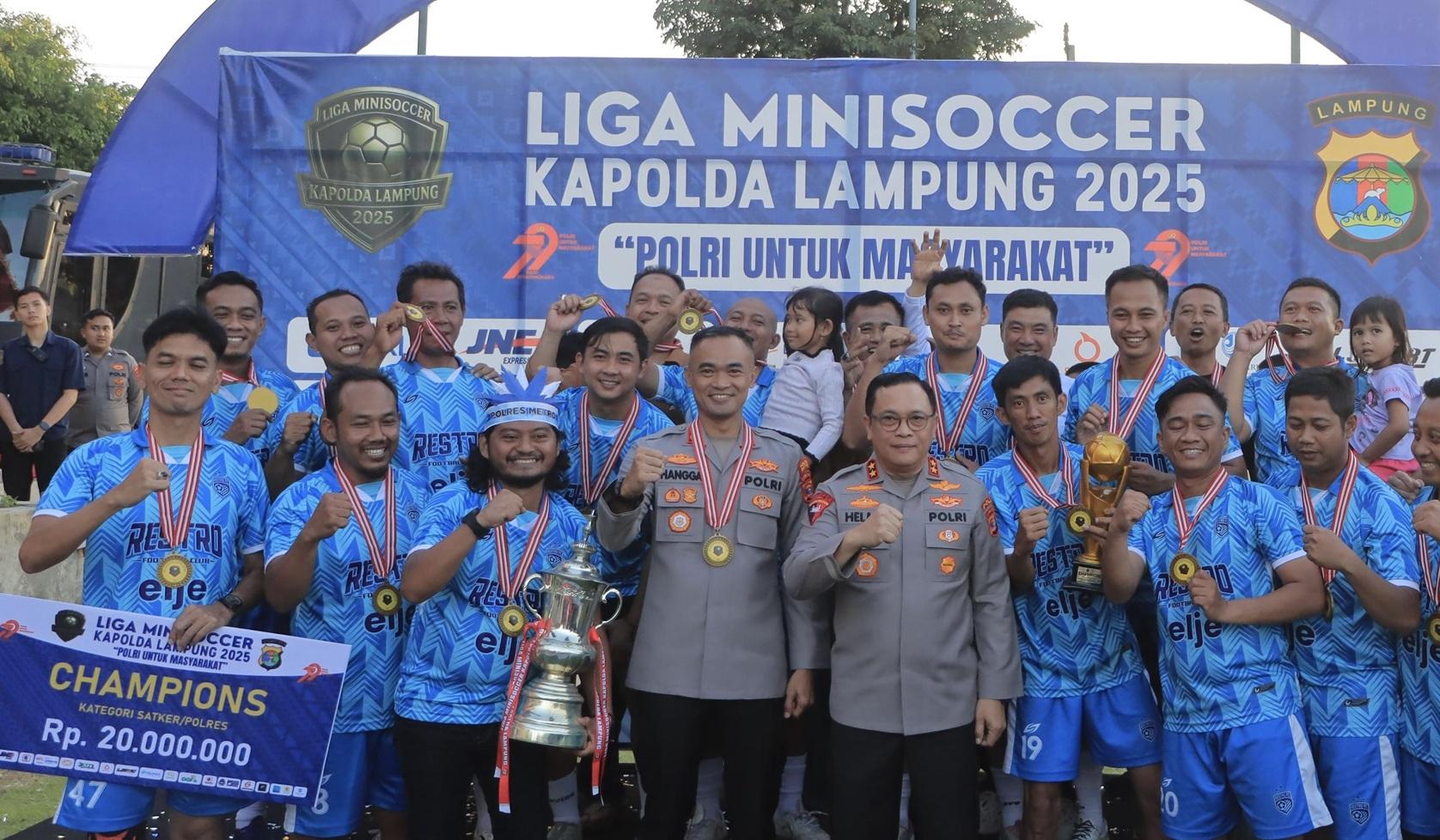 PIALA-BERGILIR-Kapolda-Lampung-Irjen-Pol-Helmy-Santika-56.jpg