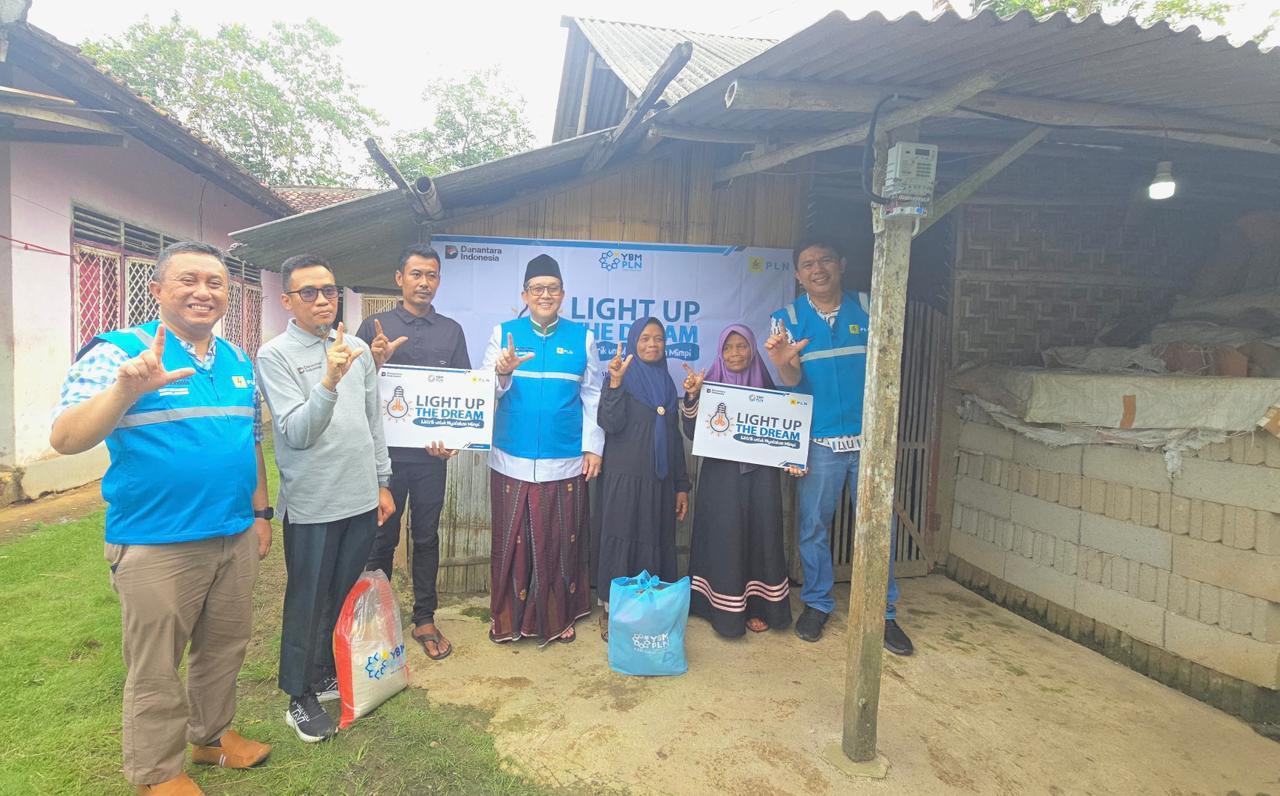 PLN-NYALAKAN-TERANG-DI-SUKADAMAI1.jpg