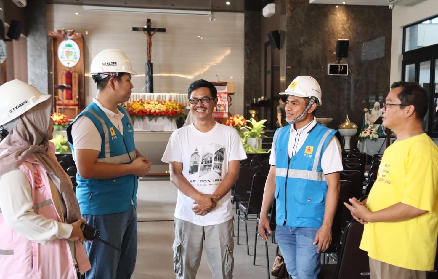 PLN-UID-Lampung-tinjau-kelistrikan-di-gereja1.jpg