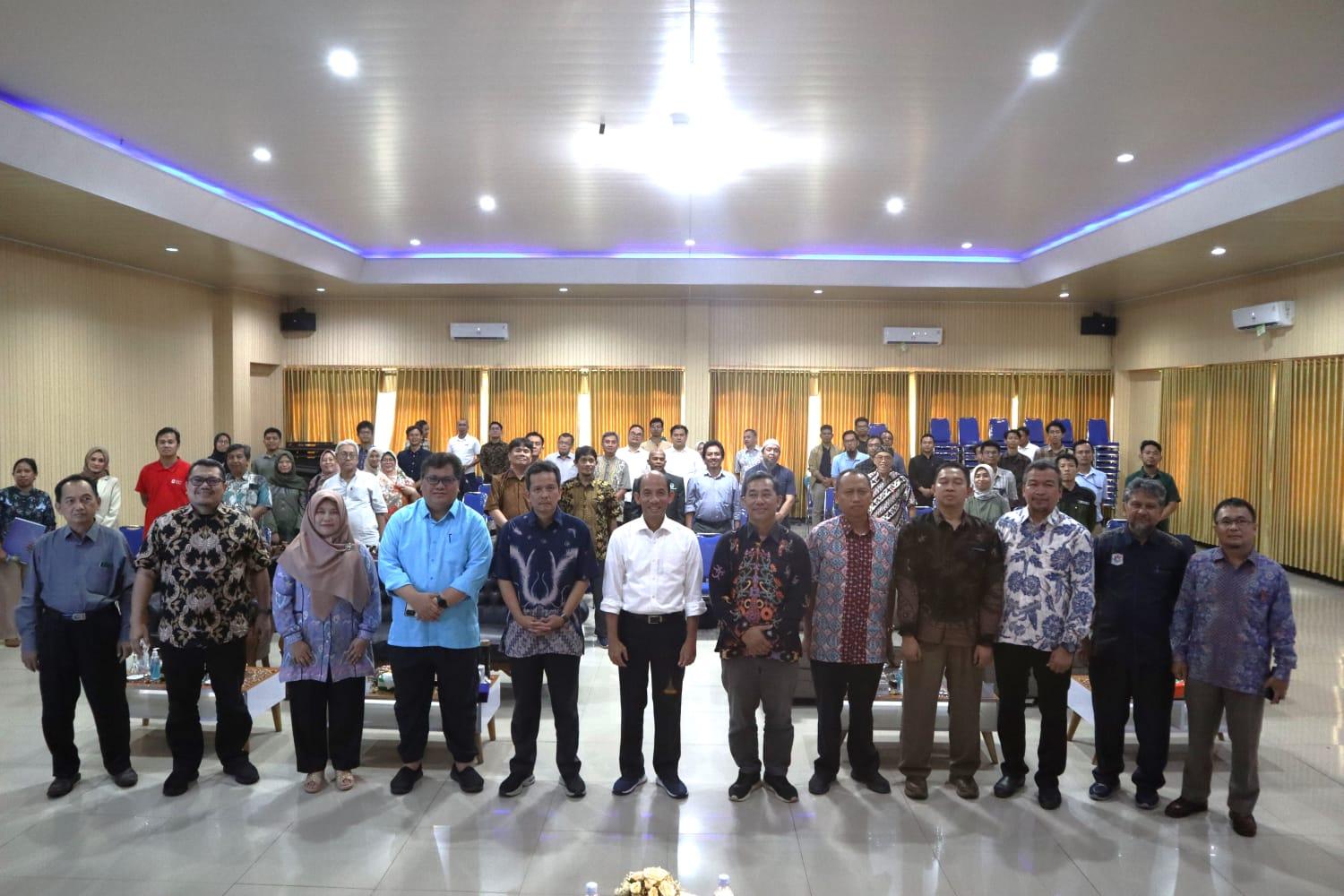 Komisaris PLN Arcandra Tahar Berkunjung ke Lampung