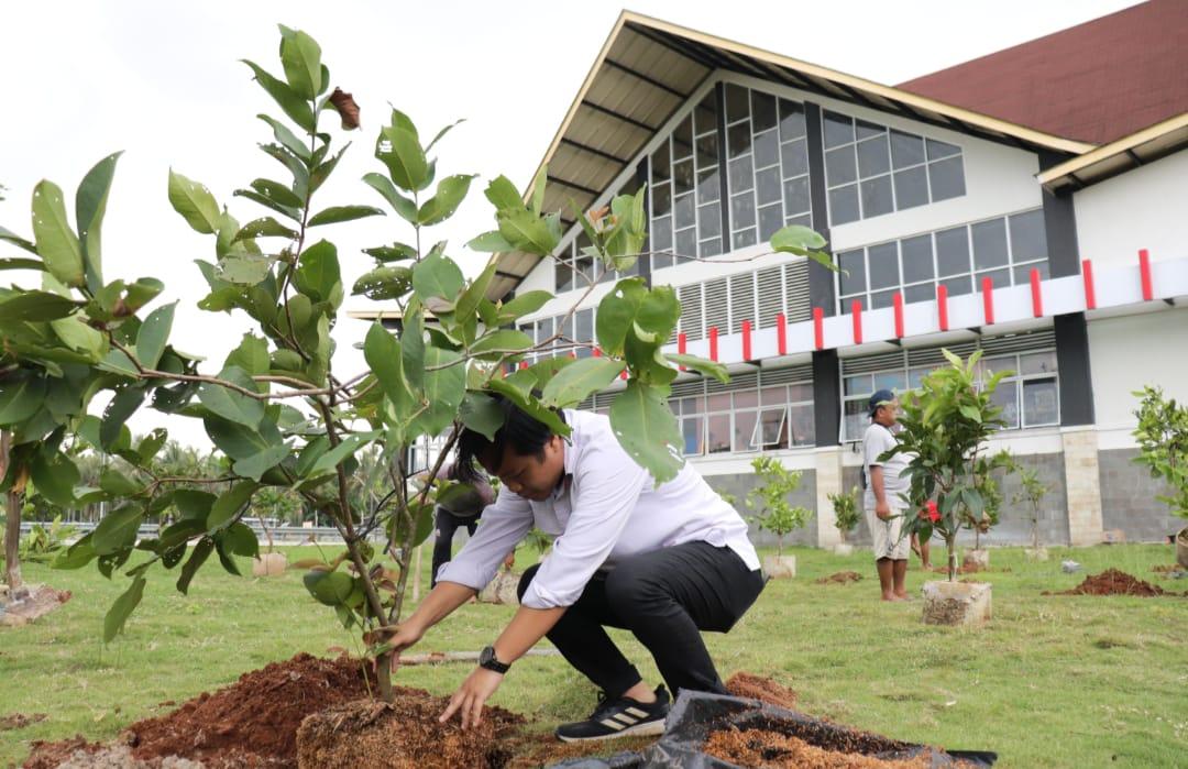 Percantik Kawasan Rest Area, Pengelola Tol Lampung Tanaman Pohon Jambu di Rest Area 33