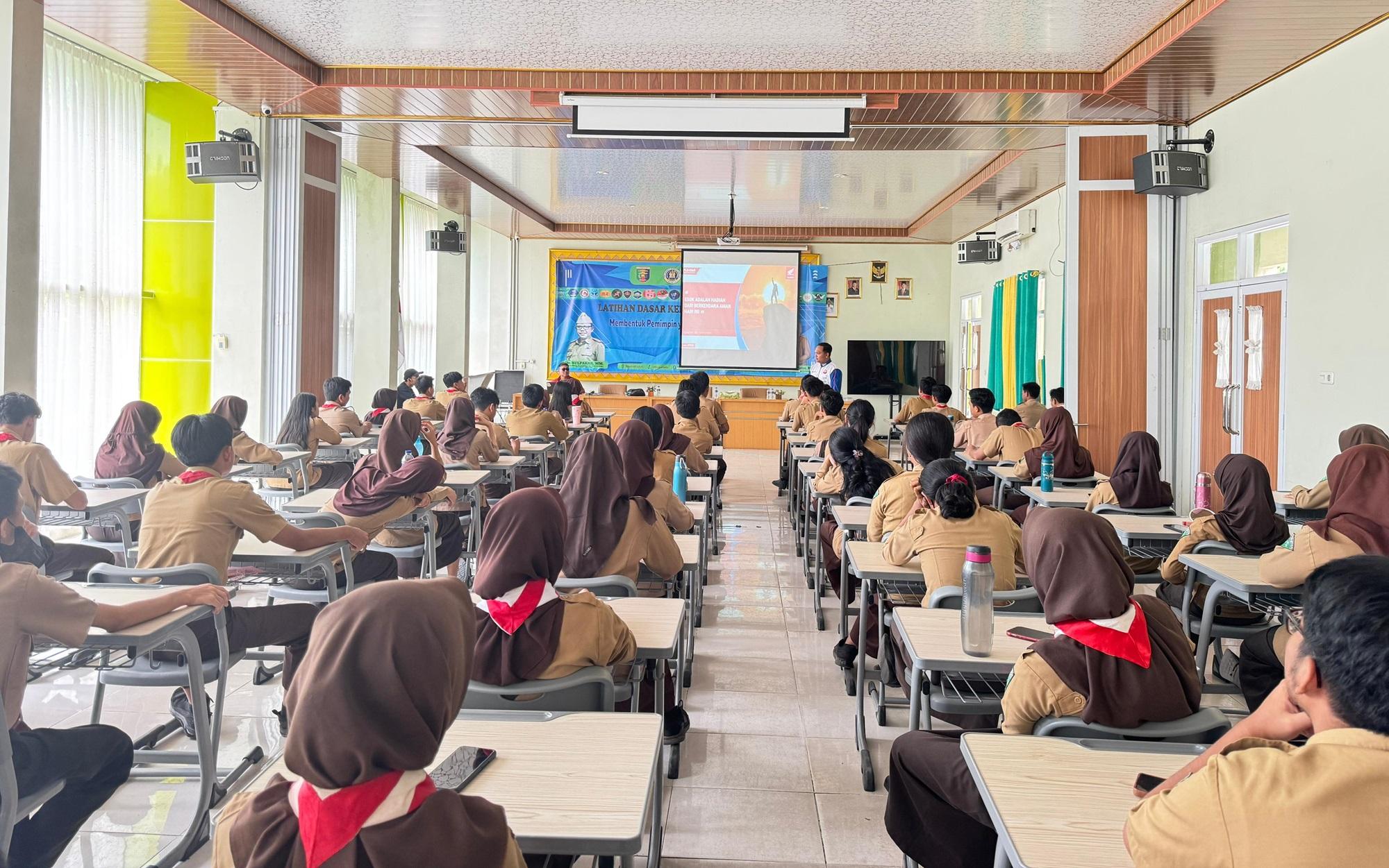 Peduli Keselamatan Berkendara, TDM Gelar Safety Riding di SMAN 5 Bandar Lampung - PT-Tunas-Dwipa-Matra-selaku-main-dealer456.jpg