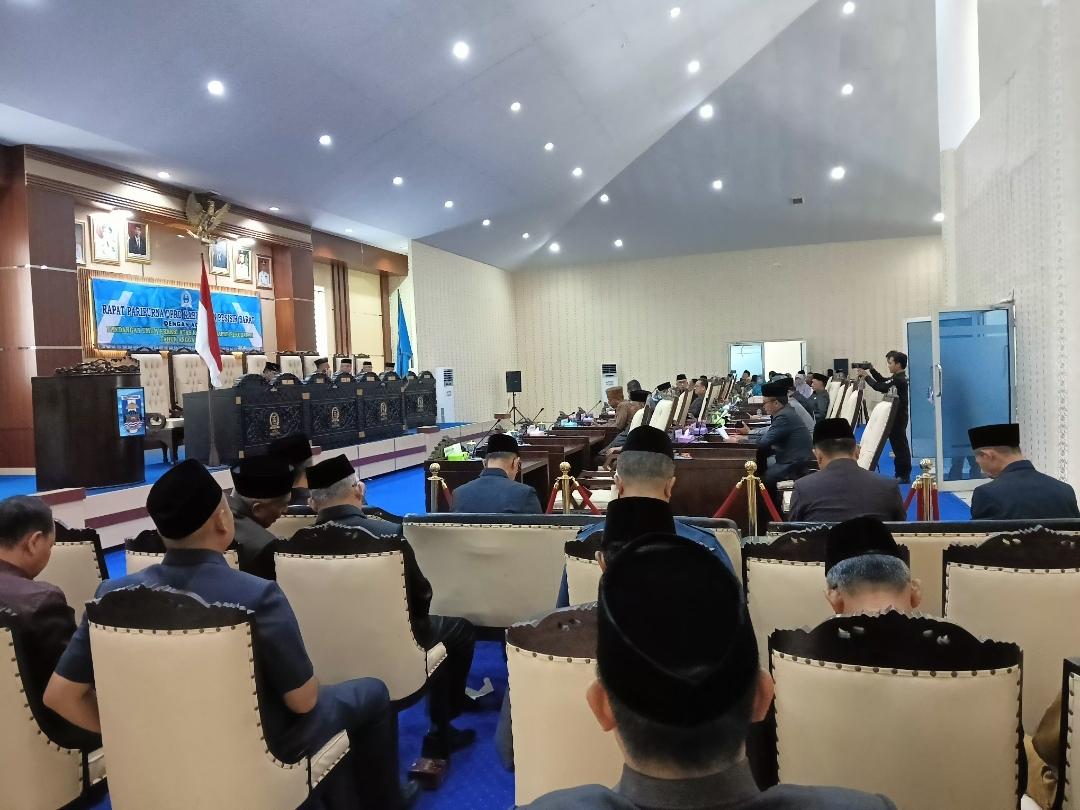 Paripurna-DPRD-Pesisir-Barat-54.jpg