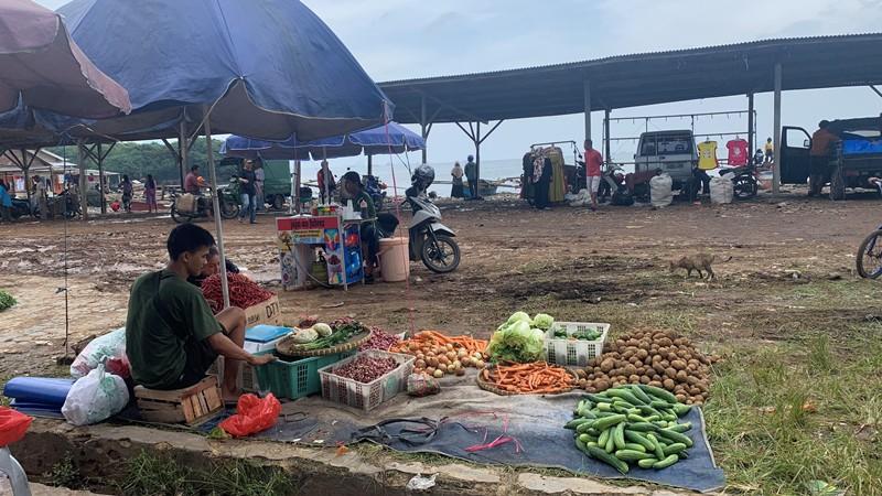 Pasar-kaget-di-pantai-Jalan-Ikan-Selar-Bandar-Lampung.jpg