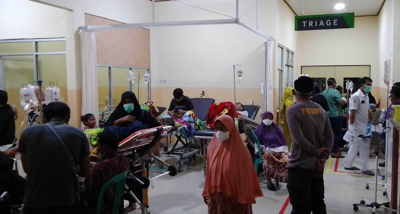 Pasien-keracunan-massal-di-RSUD-Menggala.jpg