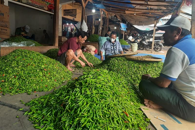 Paska-kenaikan-harga-BBM-subsidi-harga-cabai-dan-bawang-merah-naik.jpg