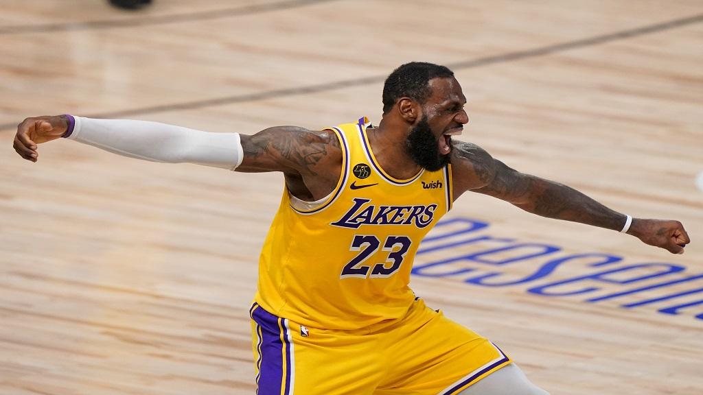 Pebasket-LA-Lakers-LeBron-James-Protes-Sanksi-Ringan-NBA-Bagi-Pemilik-Phonenix-Sun-Robert-Sarver.jpg