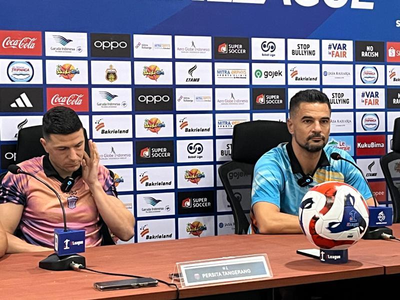 Pelatih-Persita-konferensi-pers-sebelum-pertandingan.jpg