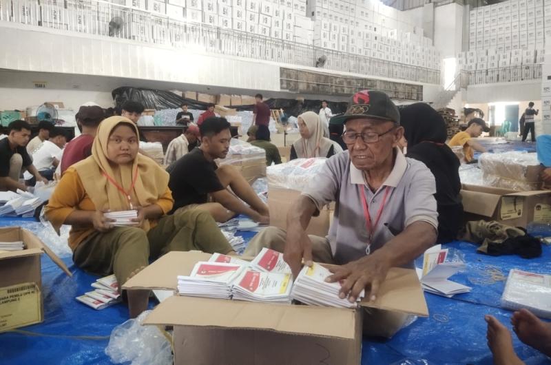 Pelipatan-surat-suara-pemilu-2024-di-Lampung-Tengah.jpg
