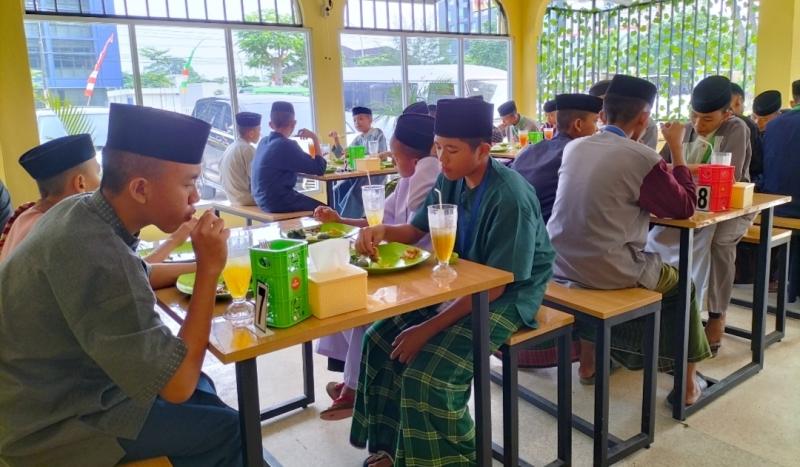 Kuliner Lampung, Pemilik Nama Muhammad dan Maria Gratis Makan di Rumah Makan Nasi Sambal Asin