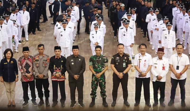 Pemkab-Lampung-Barat-melantik-dan-sekaligus-perpanjang-masa-jabatan-71-peratin-selama-8-tahun.jpg