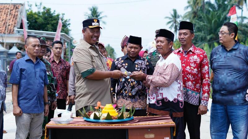 Pemkab-Lampung-Tengah-gelar-syukuran-perbaikan-jalan.jpg