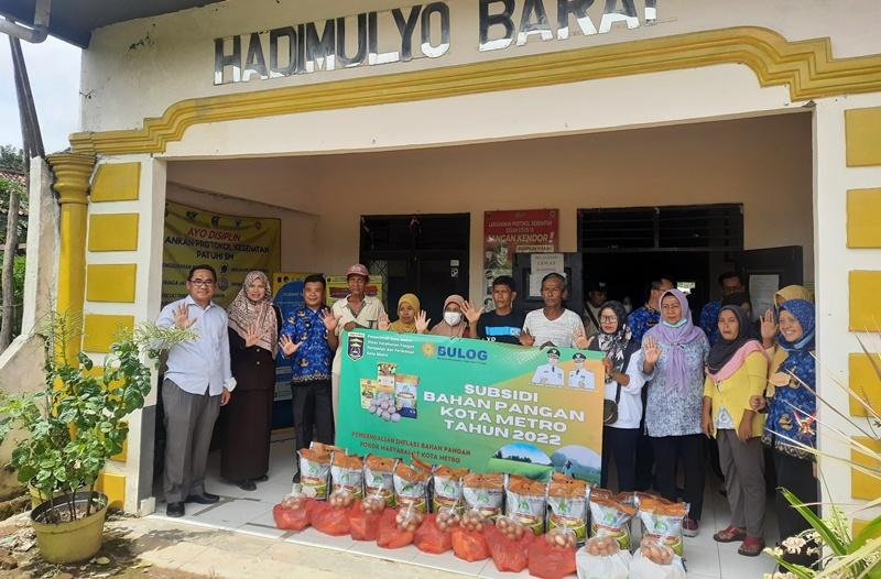 Pemkot Metro Mulai Bagikan 4.000 Paket Subsidi Sembako Kepada Buruh dan Petani