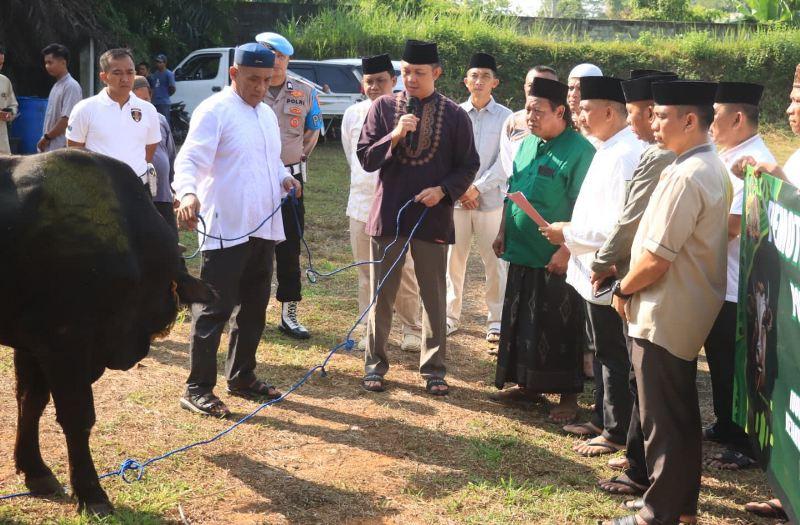 Pemotongan-hewan-kurban-di-lapangan-tembak-Wicaksana-Laghawa.jpg