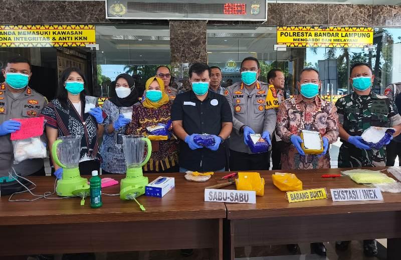 Pemusnahan-barang-bukti-narkoba-di-Mapolresta-Bandar-Lampung-aa.jpg