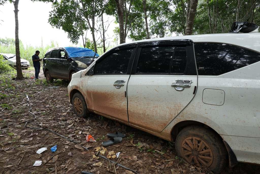 Penampakan-mobil-di-arena-judi-sabung-ayam-Way-Kanan-2.jpg