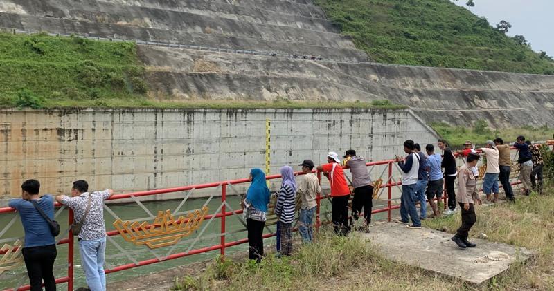 Keluarga dapat Firasat Wangi Kamboja sebelum Saiful Tenggelam di Bendungan Way Sekampung Lampung
