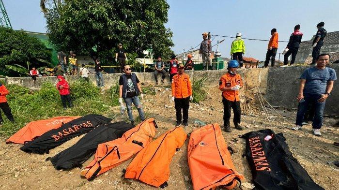 Penemuan-tujuh-jasad-terjadi-di-Kali-Bekasi-belakang-Masjid-Al-Ikhlas.jpg