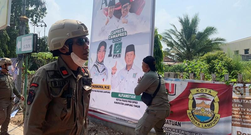 Penertiban-APK-oleh-Satpol-PP-Bandar-Lampung.jpg