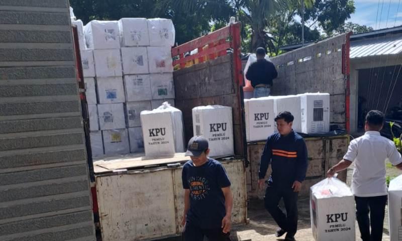 Pengembalian-logistik-Pemilu-2024-di-gudang-logistik-KPU.jpg