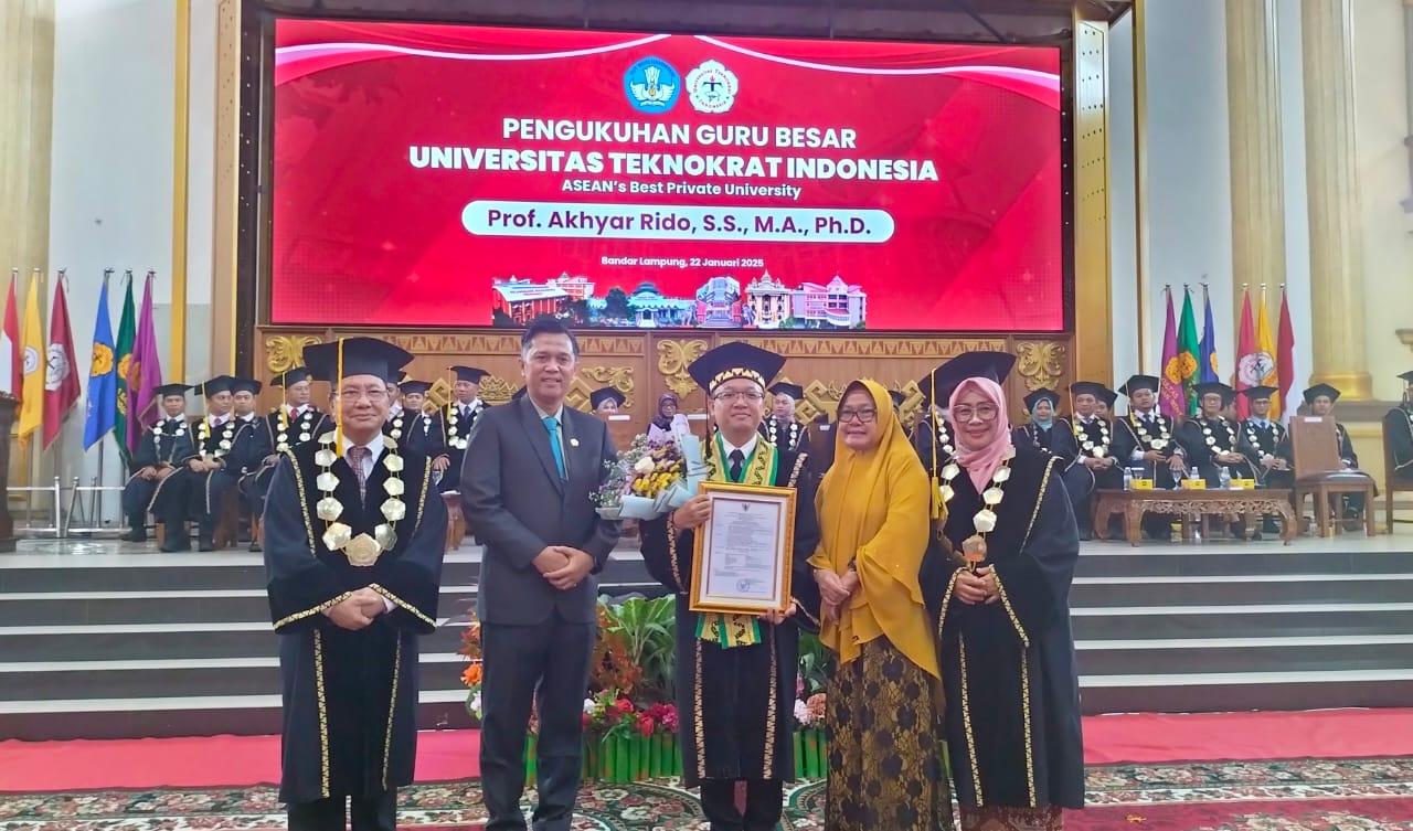 Teknokrat Lahirkan Guru Besar, Kepala LLDikti Wilayah II Dorong Semua Dosen Raih Profesor - Pengukuhan-guru-besar-perdana1.jpg