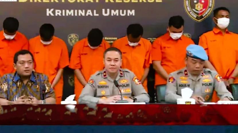 2 Polisi Dipecat dan 4 Lainnya Didemosi 5 Tahun Buntut Kematian 2 Debt Collector